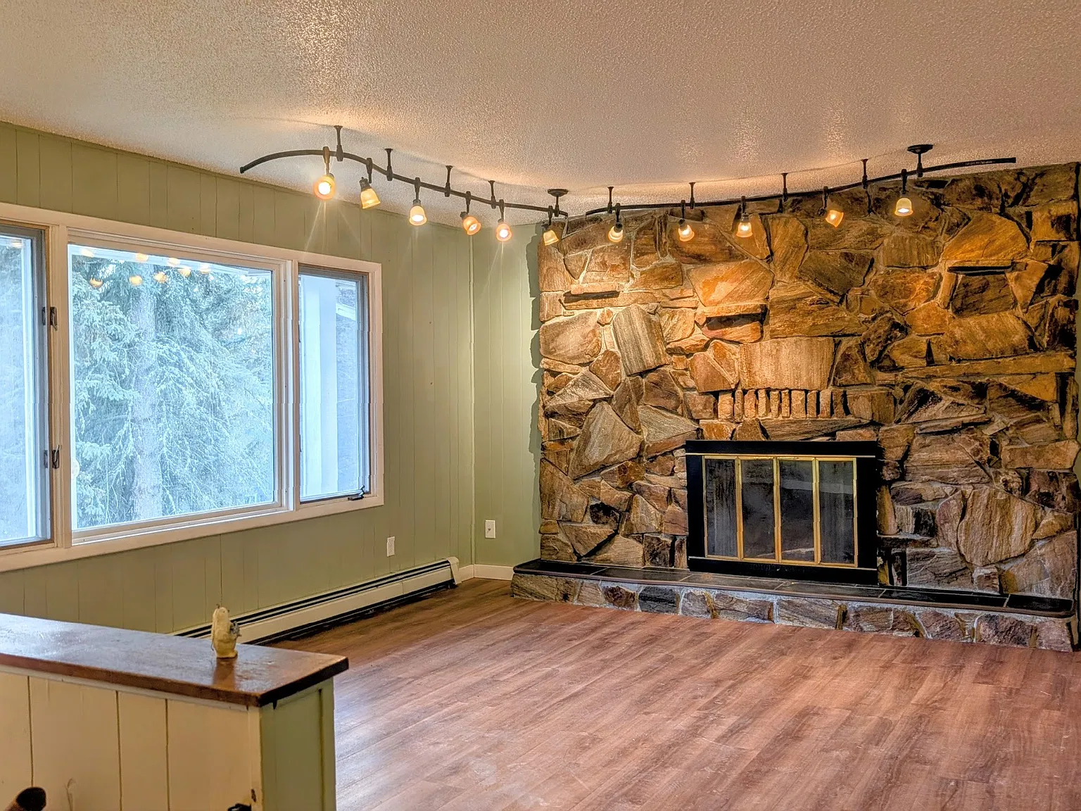 4 bed, 2030 sqft, $2,800 — Photo 3