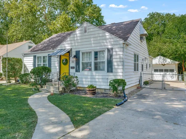 300 SW Hillside Dr, Topeka, KS 66611