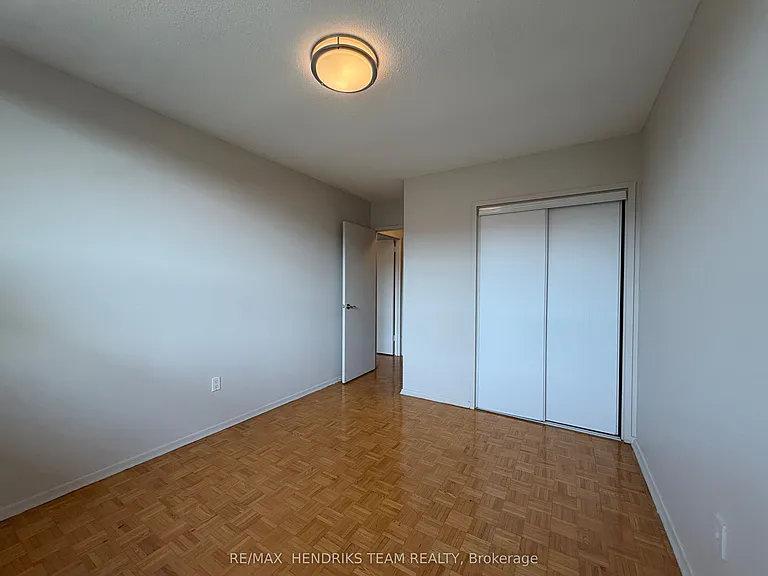 49 Leaside Dr #403 — Photo 6