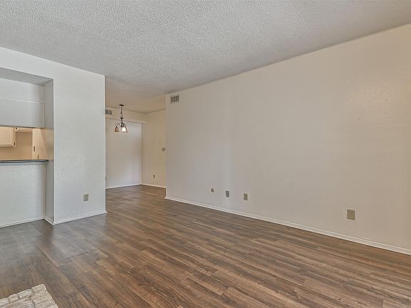 4th image of 7071 N Holiday Dr