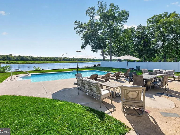 249 Club House Dr — Photo 4