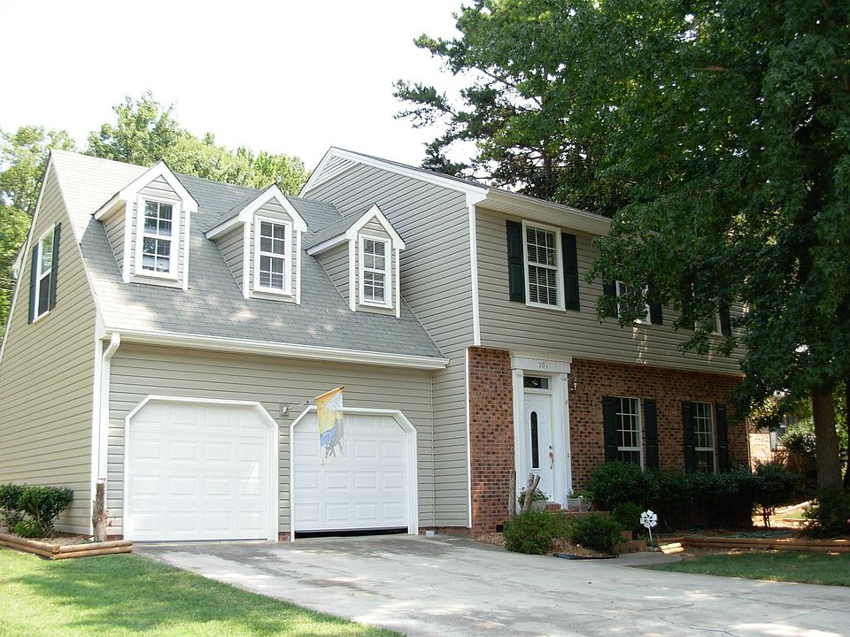 Wonderful Family Home in desireable South Charlotte Neighborhood off Sardis Rd