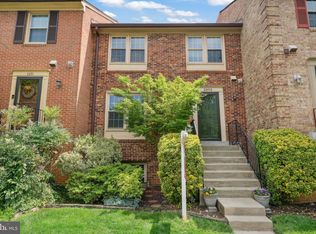 2893 Sutton Oaks Ln, Vienna, VA 22181