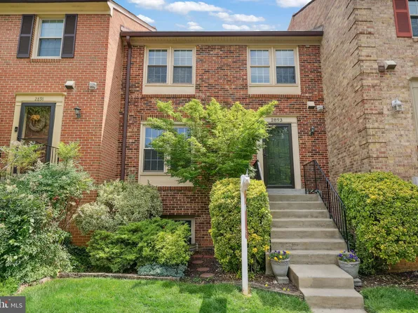 2893 Sutton Oaks Ln, Vienna, VA 22181