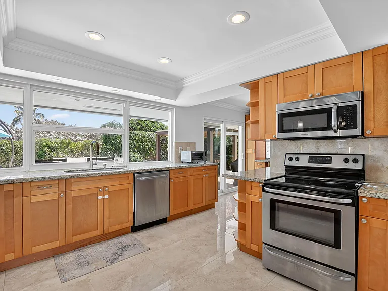 424 SW 7th Way — Photo 21