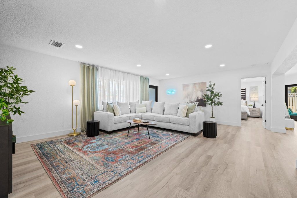 581 SE 5th Avenue, photo 8