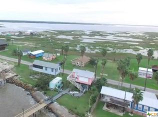 1124 S Ocean Dr, Port Lavaca, TX 77979