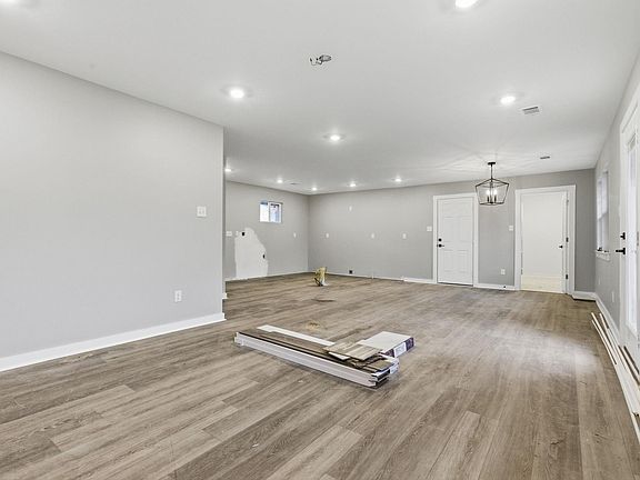 5th image of 7407 Dahlia Dr