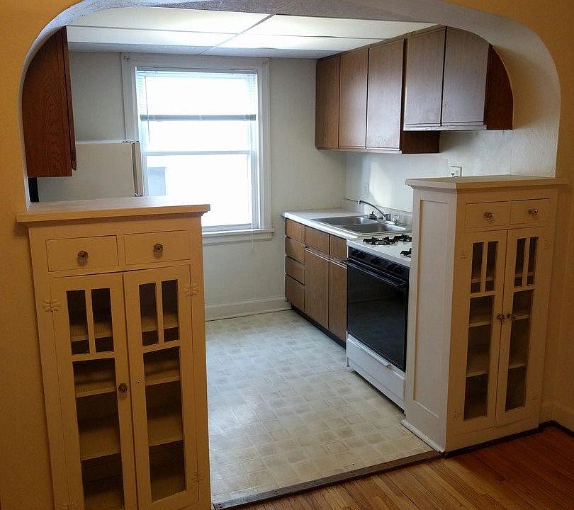 2nd image of 1019 S Farwell St APT B1