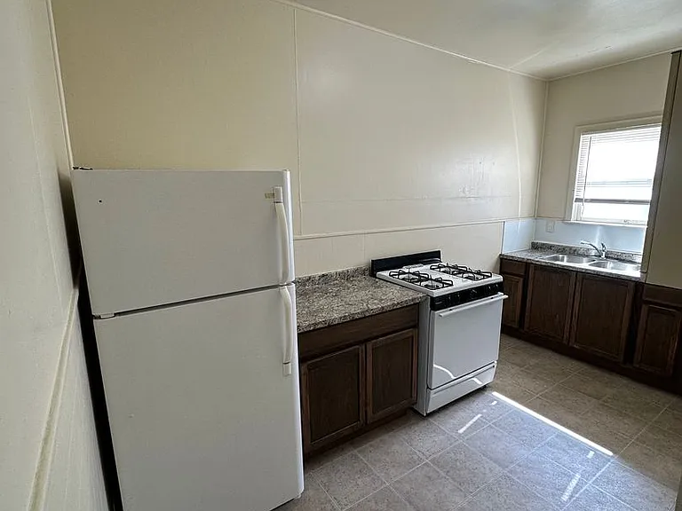 243 W 18th St #1-12 — Photo 5