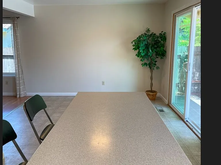 6076 Della Ct — Photo 4