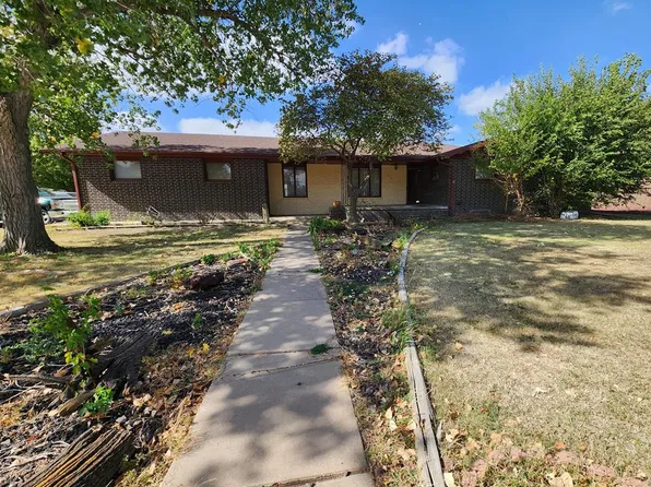 1410 N Franklin St, Russell, KS 67665