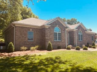 370 Lakeland Dr, Bowling Green, KY 42104