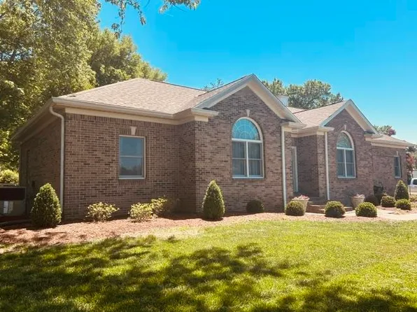 370 Lakeland Dr, Bowling Green, KY 42104