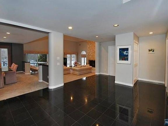 3rd image of 6 Lakeside Ave