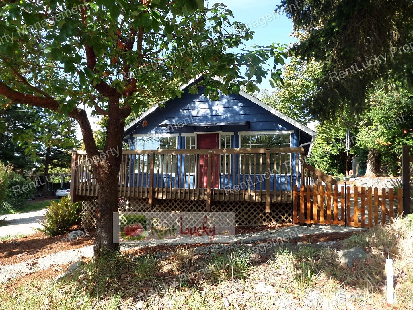 Spectacular Views! Unique & Adorable House W/Huge Deck - Walking Distance To Redondo Beach!! — Photo 3
