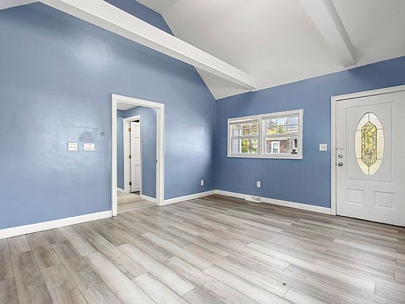 4th image of 461 Bridge St