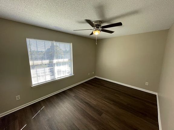 3rd image of 829 Ramsgate Dr SW