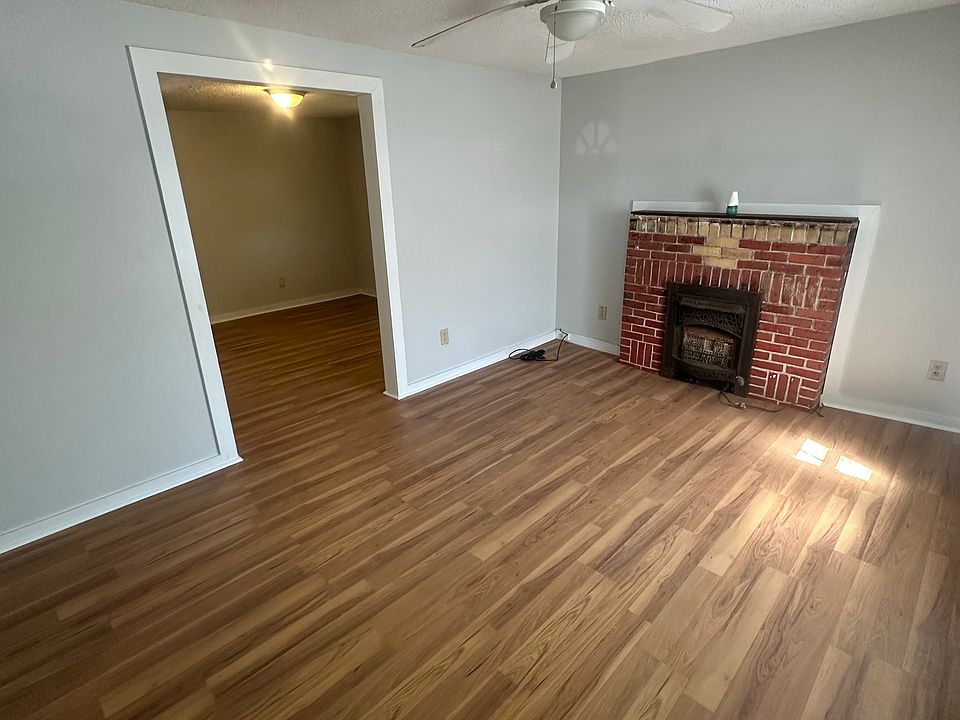 2nd image of 211 Lancaster St