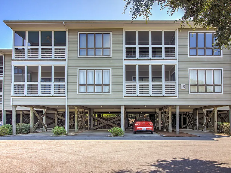 590 Marina Dr #1-D22 — Photo 1