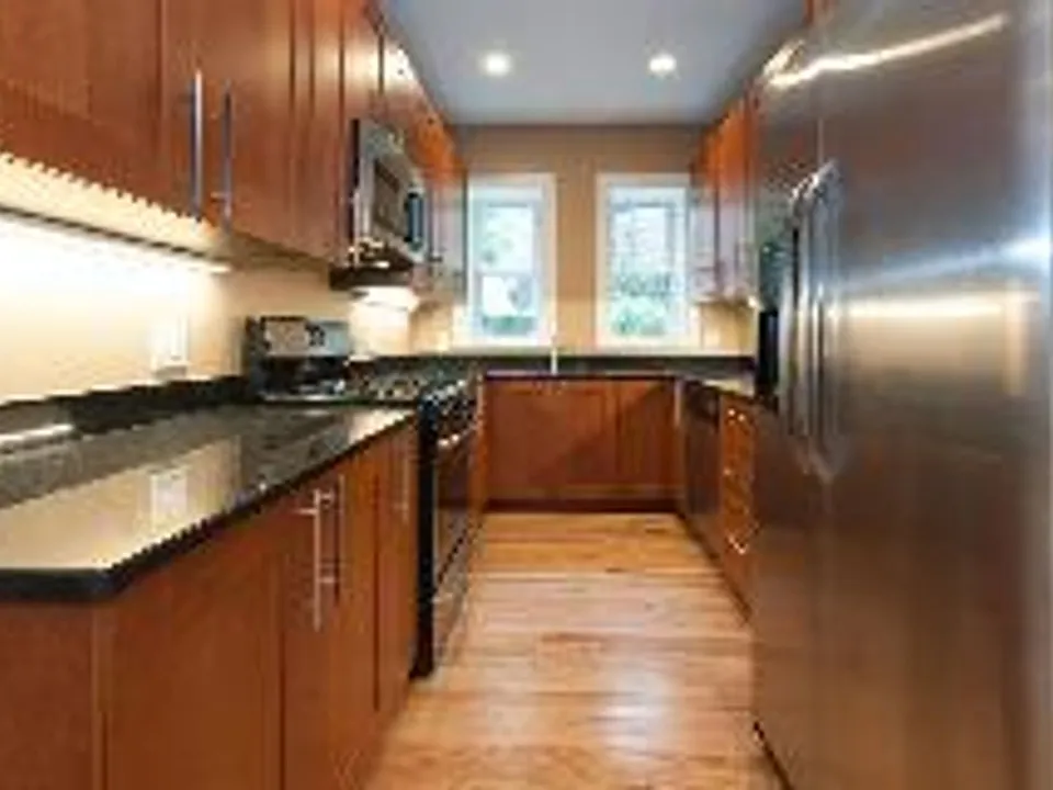 8 Lothian Rd #1A