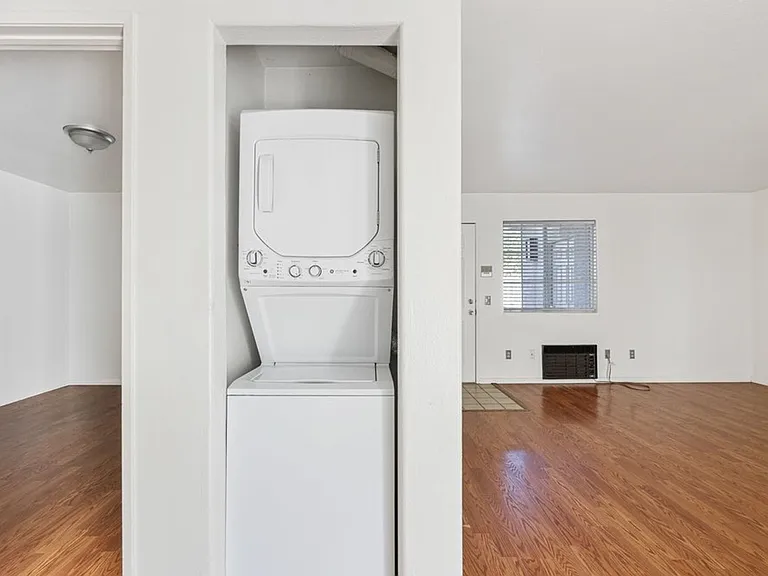 2403 Meade Ave — Photo 21