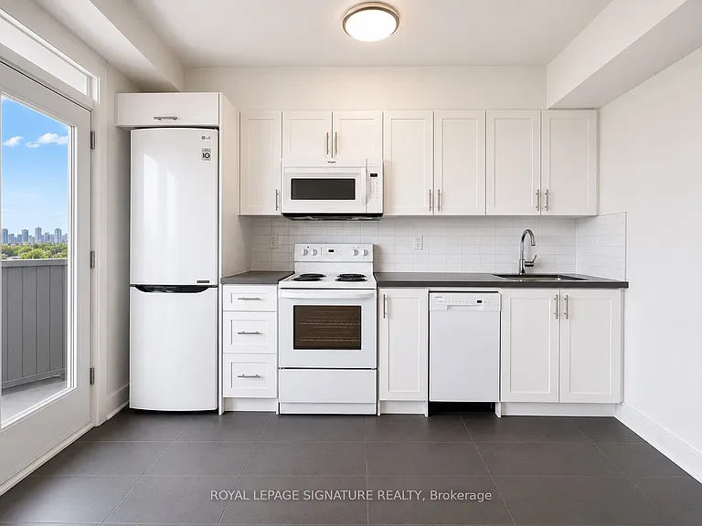 276 Saint George St #908 — Photo 5