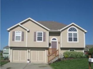11430 N Ditzler Ave, Kansas City, MO 64157