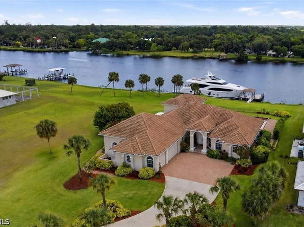 2504 Caloosa Shores Dr, Labelle, FL 33935