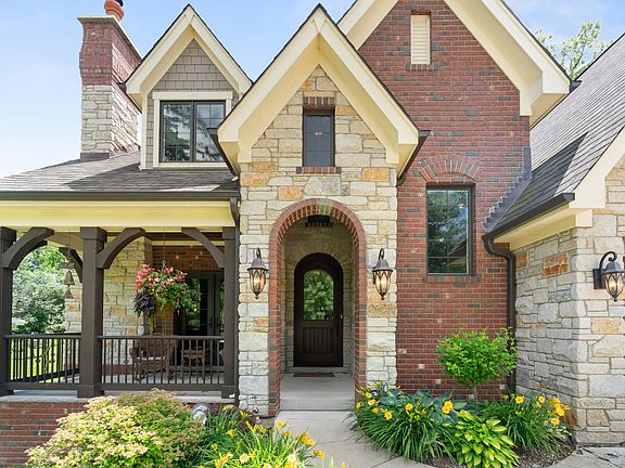 3rd image of 369 W Grove St