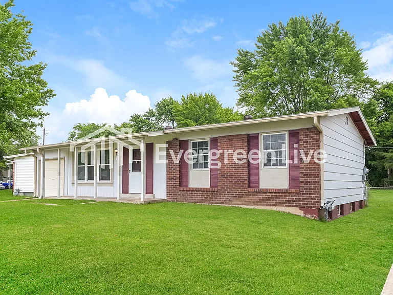 765 Sherwood Dr — Photo 2