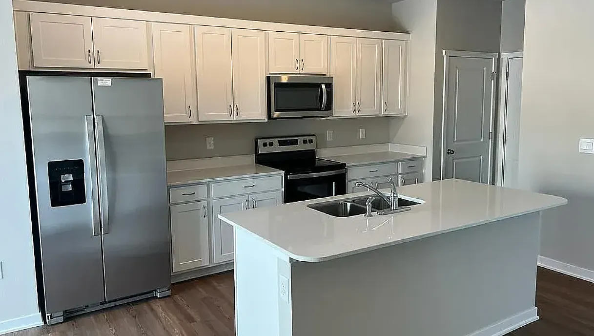 3 bed, 2.5 bath, 1711 sqft, $1,845 — Photo 3