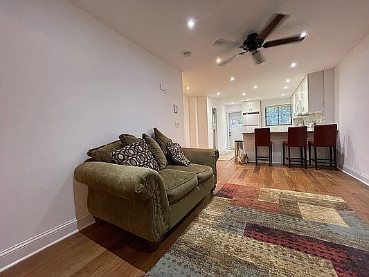 4th image of 410 E 119th St #2