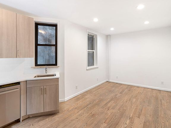3rd image of 1827 2nd Ave APT 4N