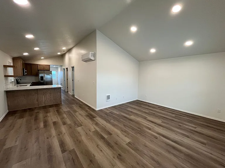 3662 S Penn Pl — Photo 2