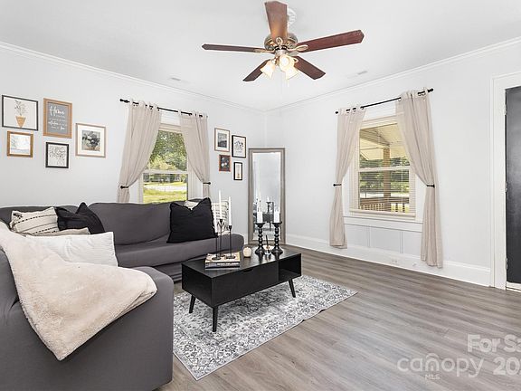 4th image of 1397 Grace Ave