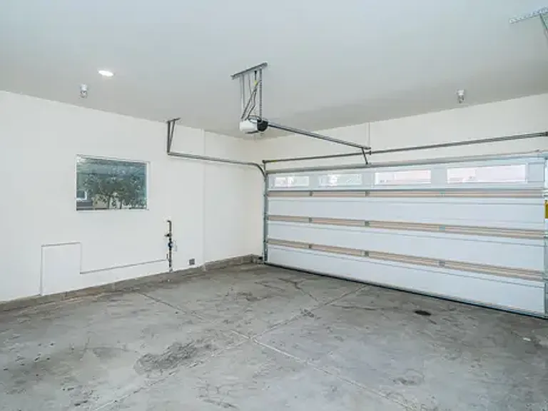 8123-8137 Cascio Ct — Photo 27