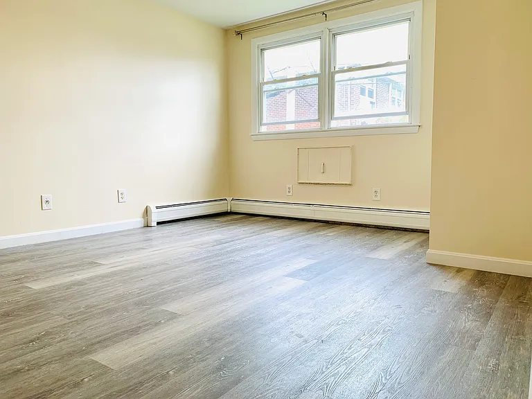 29 Woodbine St #7 — Photo 15