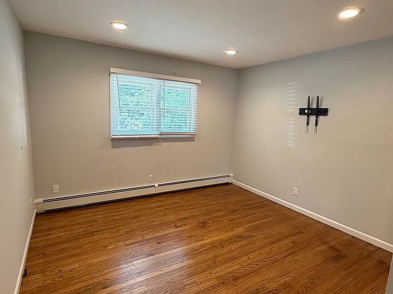 Potter Ln — Photo 9