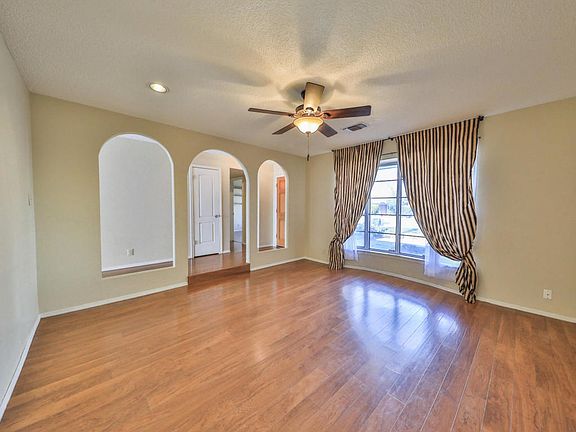 3rd image of 3828 Madrid Dr NE