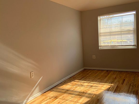 3rd image of 3405 Bruner Ave #B
