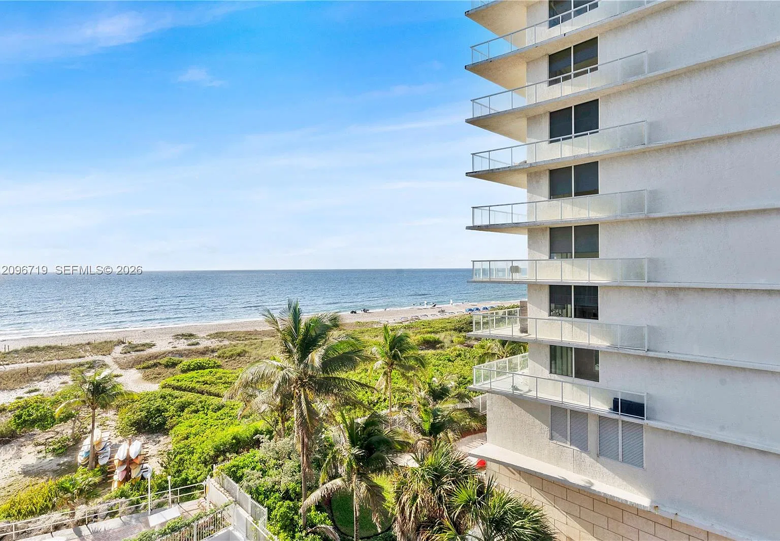 Breakers Condominium — Photo 2