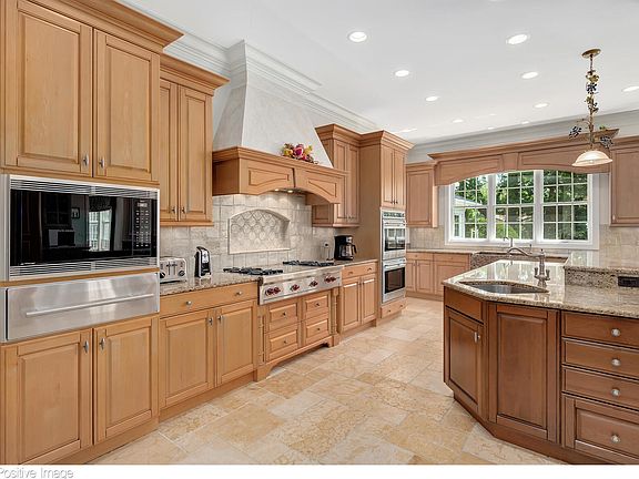 5th image of 1543 N Highland Ave