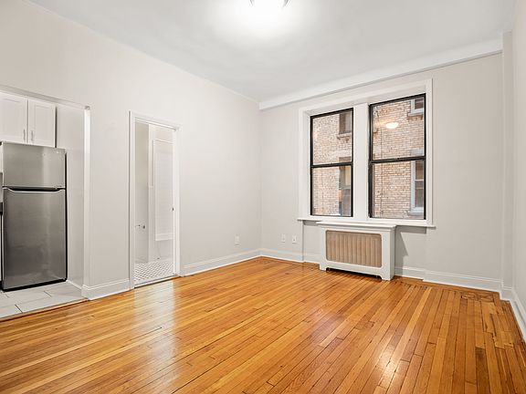 3rd image of 347 W 55th St APT 1G