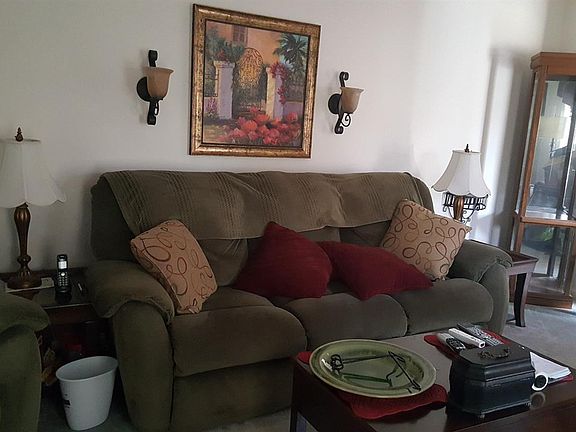 3rd image of 304 Lilac Ct