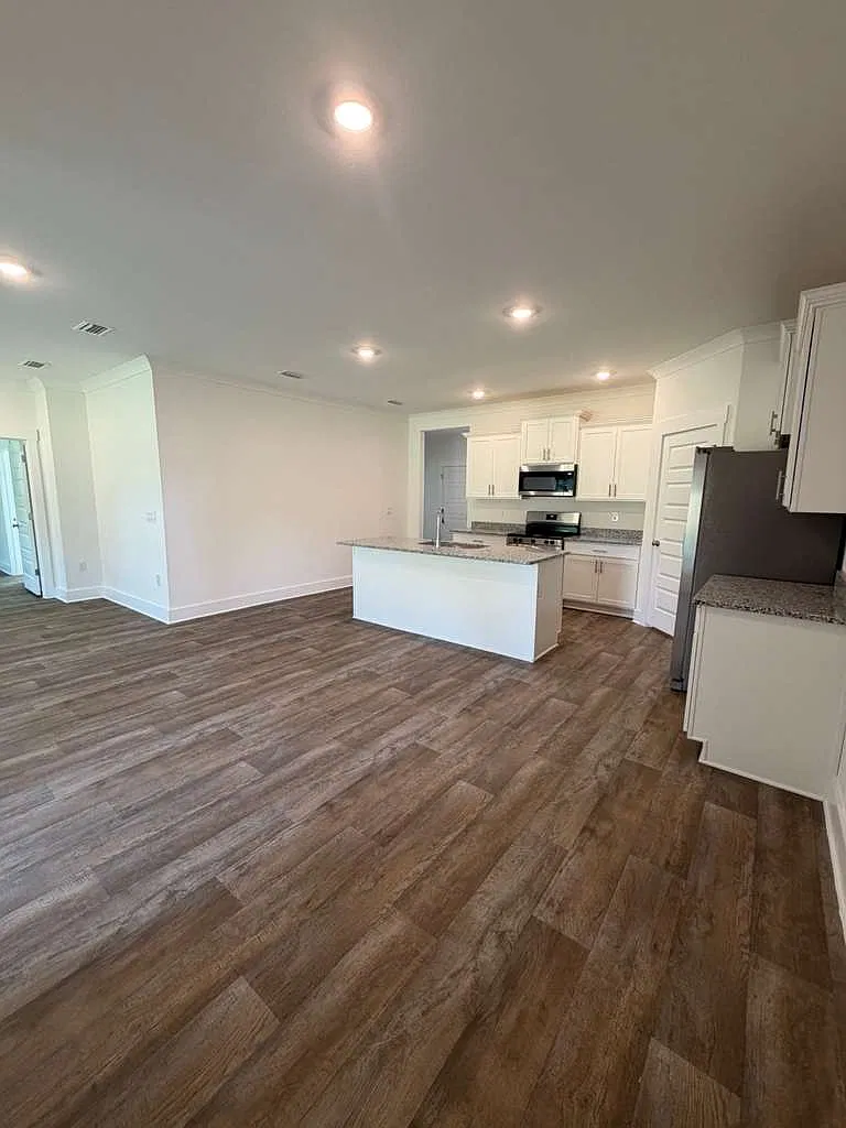 4 bed, 1791 sqft, $2,200 — Photo 3
