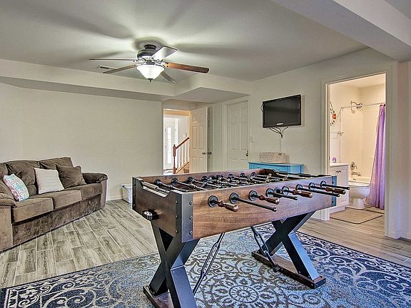 3rd image of 21 Pier Point Dr