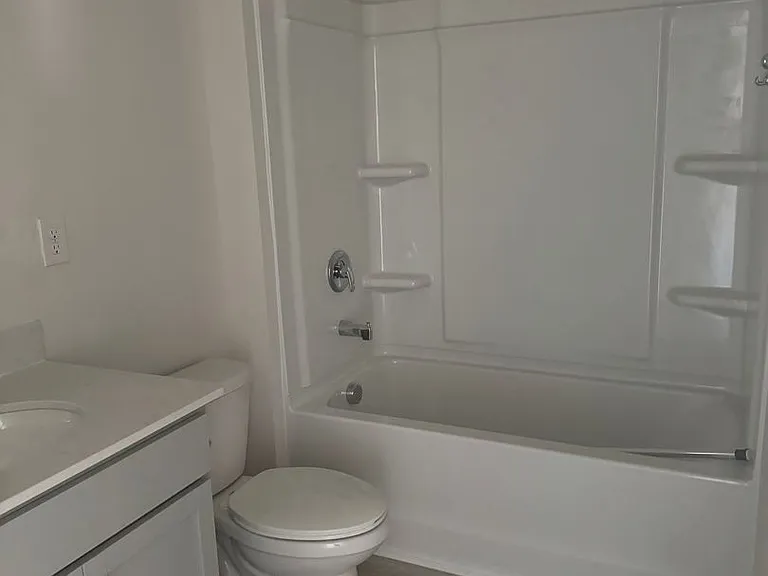 647 13th Avenue Dr NE — Photo 12