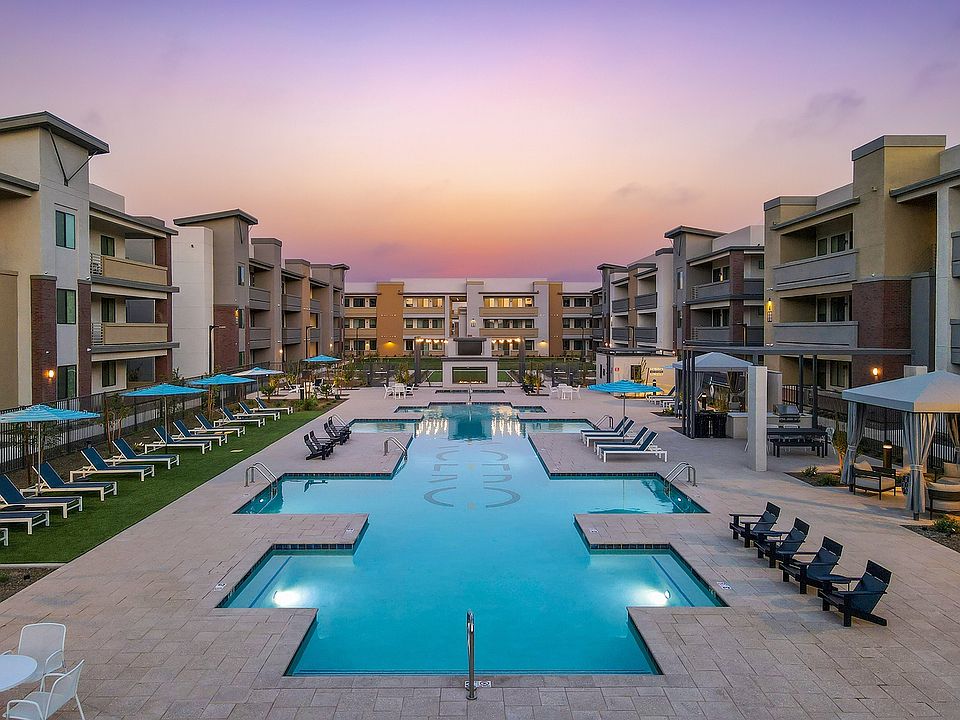 Beautiful Resort Style Pool