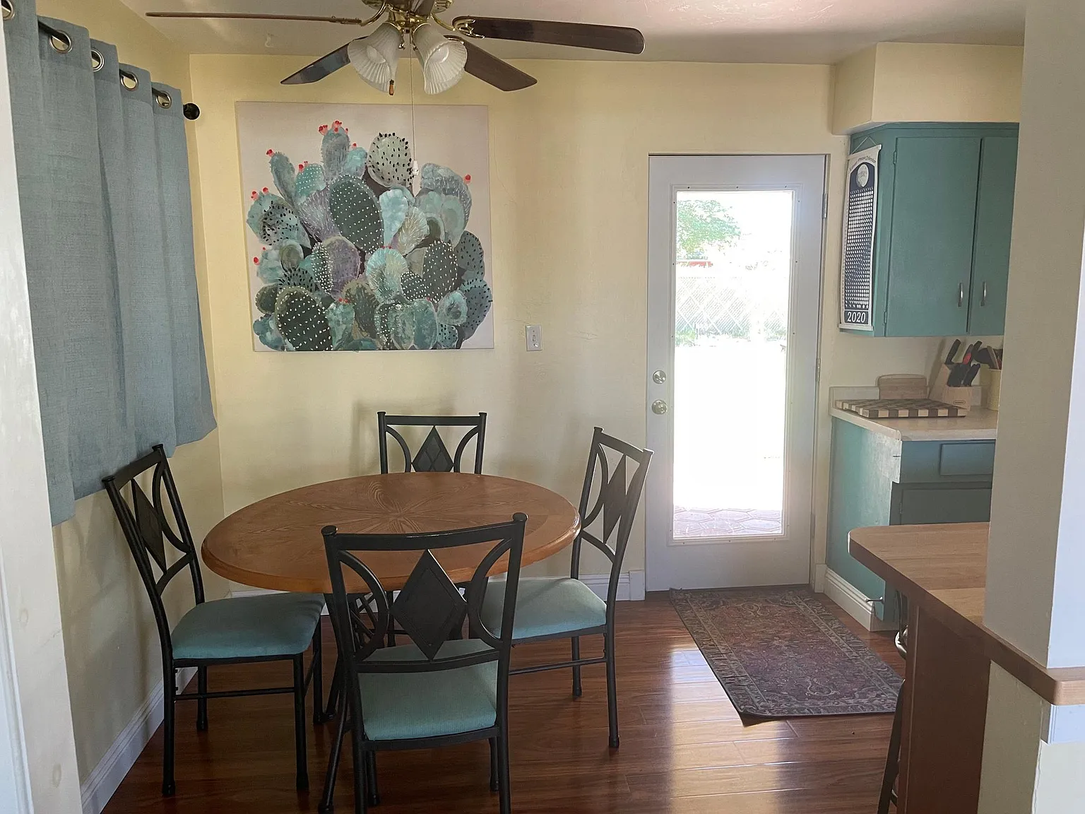 3 bed, 874 sqft, $1,600 — Photo 3